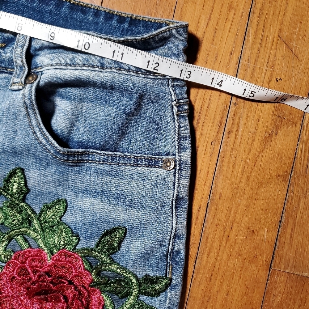 Embroidered Floral Skinny Jeans - Picture 10 of 14